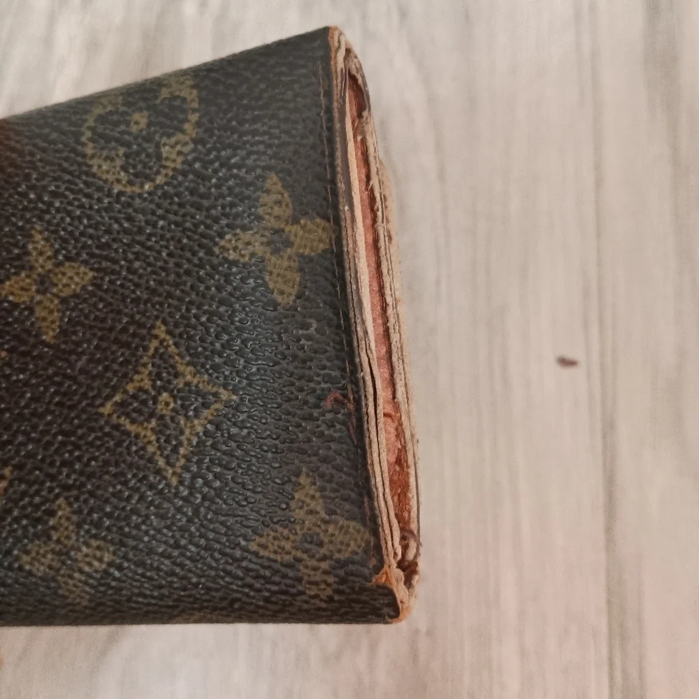 Authentic LOUIS VUITTON Porte Monnaie Tresor Monogram